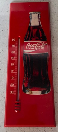 3139-1 € 12,50 coca cola thermometer plastic rood afb fles 37 x 13 cm.jpeg